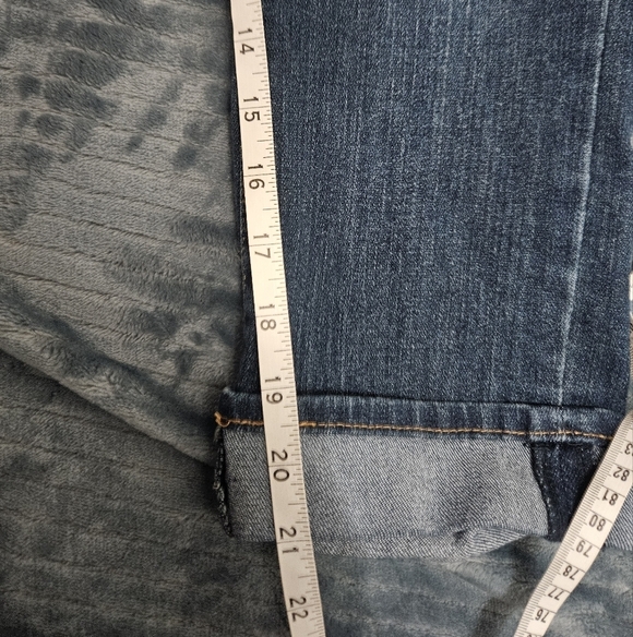 Levi Strauss Mid Rise Capri Dark Wash Jeans! - Picture 7 of 8